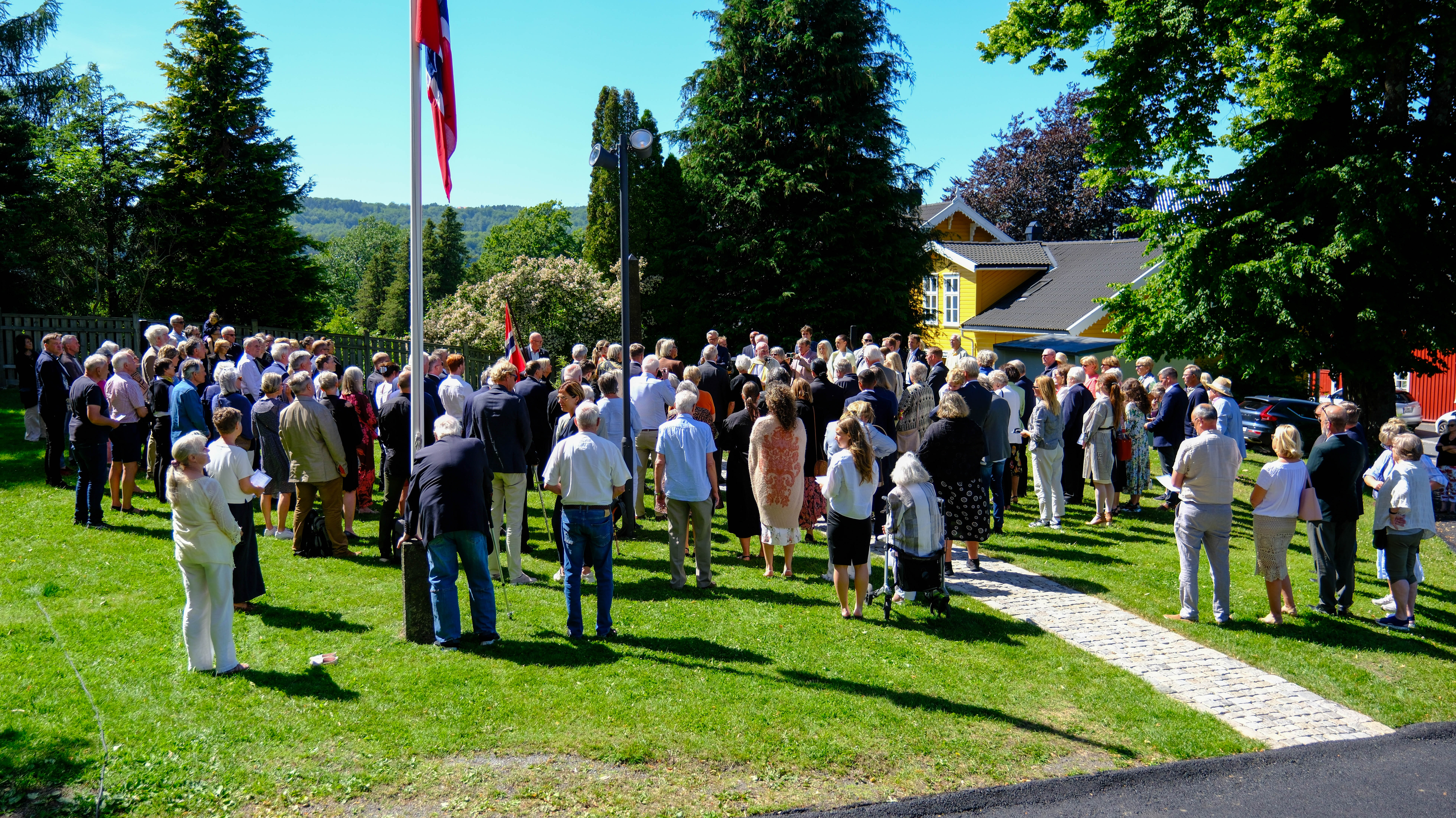 Thor Heyerdahls Familie I Larvik For Minnestund 31