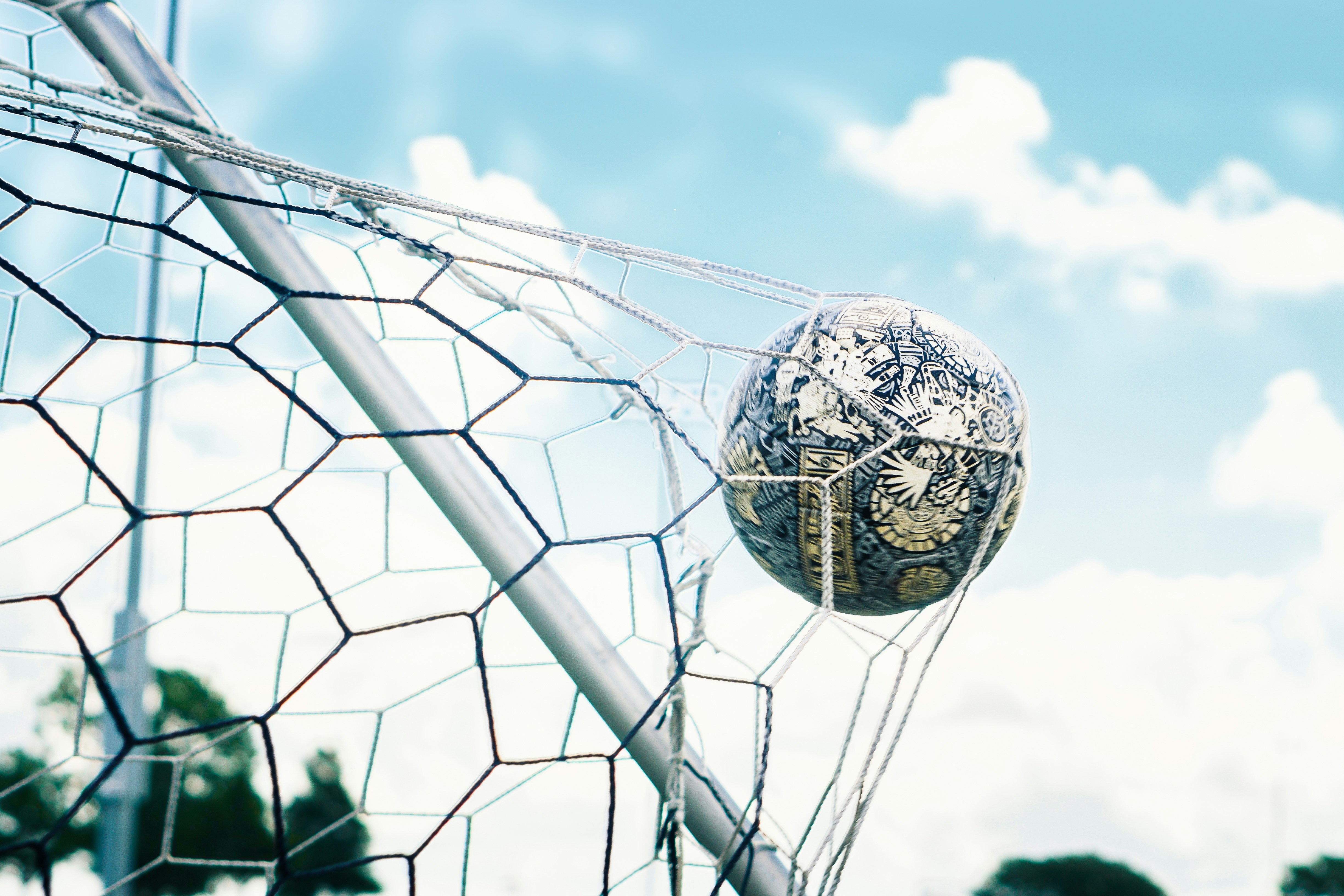 Gatefotball for jenter (18+)