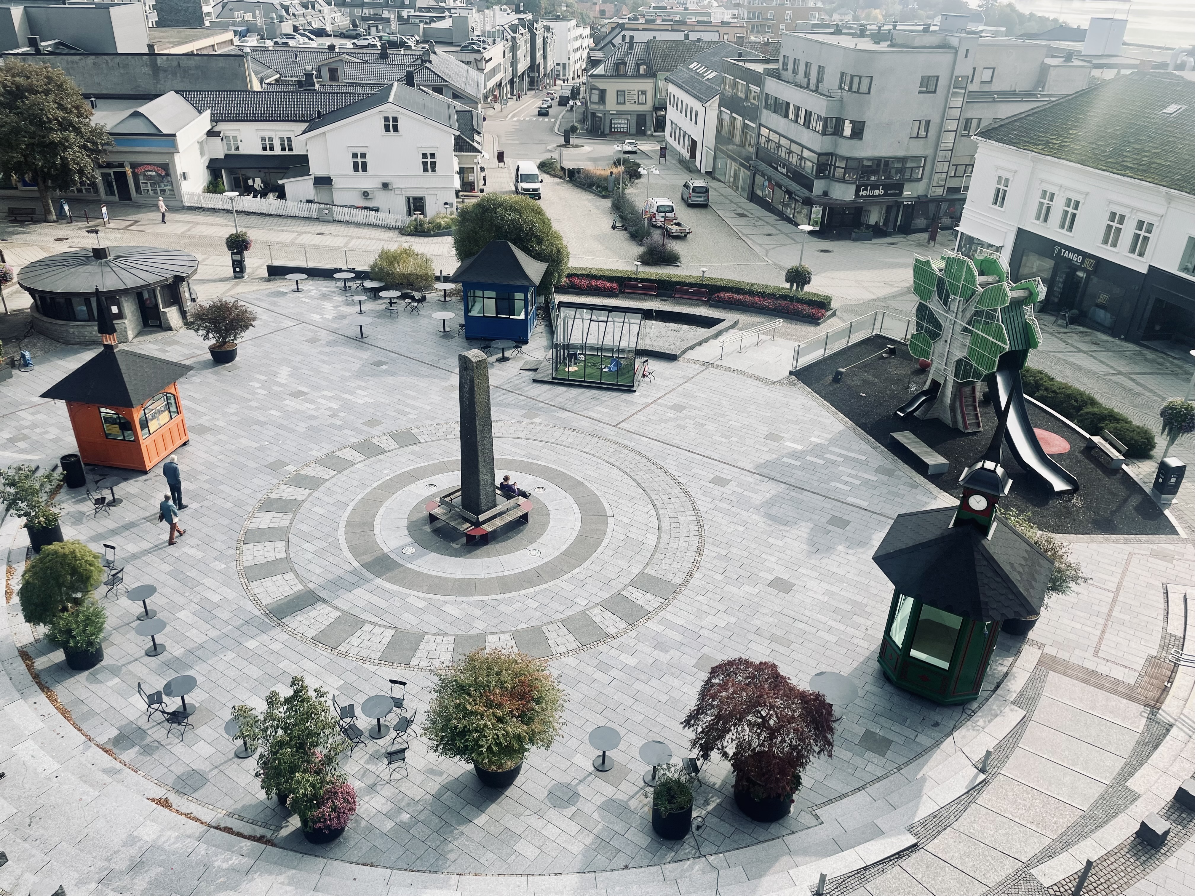 Oversiktsbilde av torget i Larvik